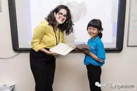 在新加坡虽然满眼都是华人，但不会英文就觉得自已是个哑巴图片