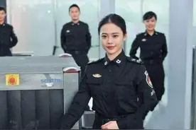 地铁安检员工资才3000元，为何还有那么多年轻人扎堆？原因很简单图片