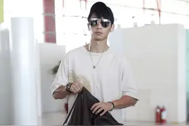 盘点：魏晨520晒小红本官宣结婚 邻家男孩痴情十多年终修成正果图片