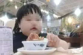 枉为父母！3岁女孩当“吃播”被父母喂到70斤！图片