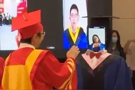 “毕”生难忘！校长给机器人拨穗，毕业生凌晨大合唱告别大学生活图片