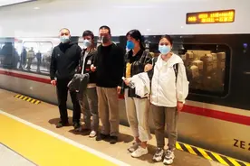 小学生被“免费领手机”诈骗2万元，郑州警方抓获两名嫌疑人并追回被骗钱财图片