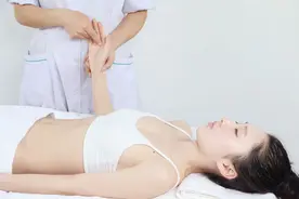 肾上腺反射区：主要功效清热通络图片