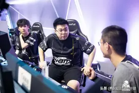 4AM四排满编36杀吃鸡，韦神结束后秒退，还是被观众看到了击杀数图片