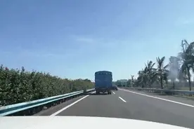 高速路上，货车长时间占用快车道，还不打转向灯就变道！交警这么说…图片