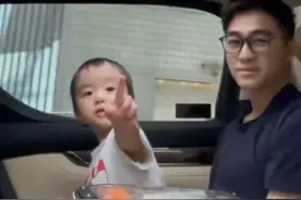 奚梦瑶低调“卸货”！婆婆梁安琪大手笔奖励，何猷君临时改票陪产图片