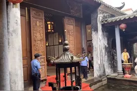 苏炳添回中山族人鸣炮打开祠堂中门，网友：这排面近代少见图片