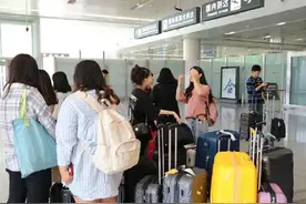 韩亚航空坠毁在美国机场，半数乘客为中国人，美国高官提前换乘？图片