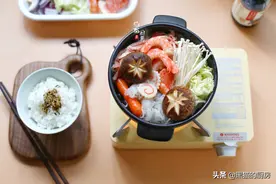 40岁主妇一人食晚餐走红朋友圈，一个人更要好好吃饭，不凑合图片