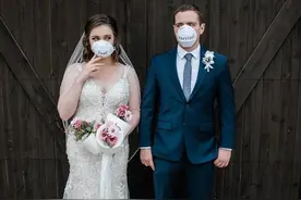 疫情期间戴口罩结婚？还有视频婚礼和贴来宾照片这种骚操作图片