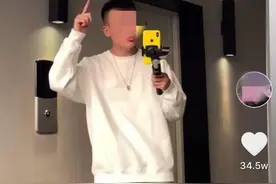 刷了上百个抖音号，发现点赞100W+的爆款视频，文案都是这么写的图片