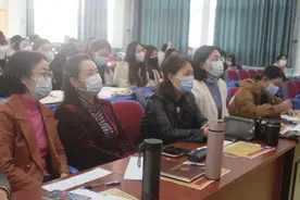 初中部“课文朗诵 展我风采”教师课文朗诵大赛图片