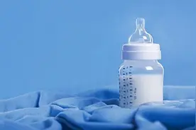 奶粉明天就过期了，还能继续喝吗?图片