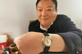 山西大哥乡下50元淘到世界名表，专家看后20倍高价收购，不卖图片