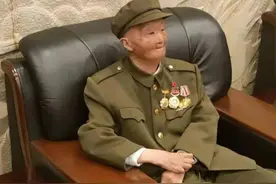 涂伯毅：活着的“邱少云”，毁容后周总理亲自接见，称他是艺术家图片