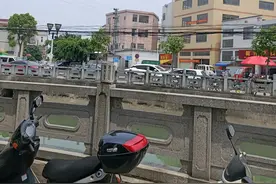 发工资条了，广东中山普通工厂月工资有多少？看打工小哥有多高兴图片