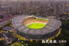 申动｜阿拉也去当一回“申花球员”！虹口足球场内场首次向市民开放图片