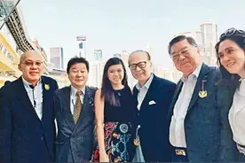 李嘉诚赠长孙女700亿财产，梁洛施生三儿子都比不过的女人图片