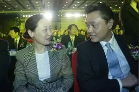 丈夫入狱12年，她守住「千亿江山」：他们的爱情故事，是同甘共苦图片