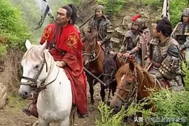 关羽在华容道上死打硬拼，能否留下曹操？诸葛亮说：打不打都一样图片