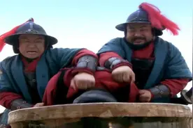 [精忠岳飞]岳飞严惩醉酒士兵,重振军威军规,霸气操练懒散士兵图片