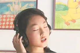 90后音乐教师带40名小学生建合唱团走红！被陈奕迅点赞，还上了央视新闻图片