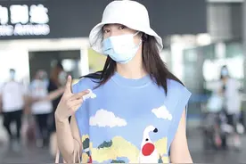 时髦的姑娘们都在穿毛背心，张雨绮林允都喜欢，你不想试试吗？图片