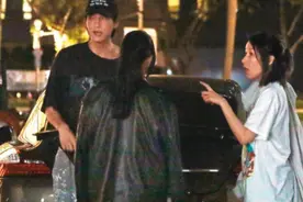 萧亚轩约会小16岁男友，二人疑同居，男方吐血送医后现状态不错图片