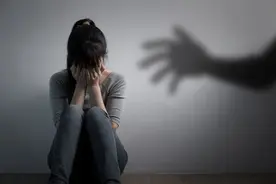 如果孩子行为发生这些变化，要高度警惕是否被性侵！图片