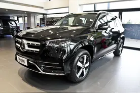 进口旗舰中的旗舰，全尺寸的大排量豪华SUV，实拍奔驰GLS图片