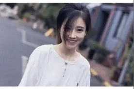当159cm鞠婧祎遇见158cm冯提莫，仅差1cm，到底谁才是精灵女王？图片