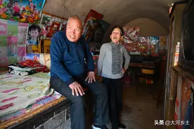 老伴相继去世，两位农村老人结合过日子，窑洞中一个物件很稀奇图片