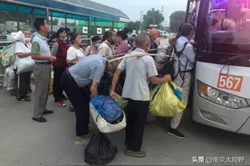 汛期轮渡停航，南京这条公交线成了运菜线图片
