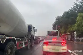 今早京藏高速西辅路路庄桥以南路段拥堵严重图片