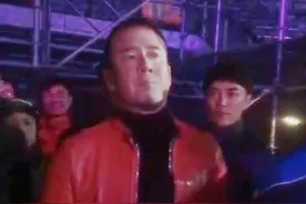 杨坤状态异样被建议尿检，脖子反复抽动似控制不住，情况维持多年图片