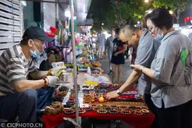 这24个摆摊故事，是最真实的人间烟火图片