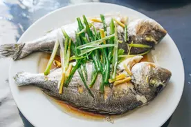 吃鱼时，从夹鱼的部位就能看出你是什么样的人了，你通常夹在哪里图片
