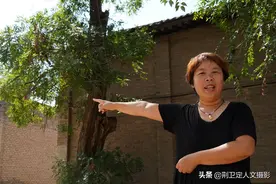 山西农村发现千年“木瓜”树，游客求购，农民大姐说高价就卖图片