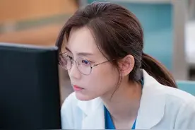 入行11年默默无声，申铉彬忽成韩娱团宠，柳演锡很有“帮妻运”图片