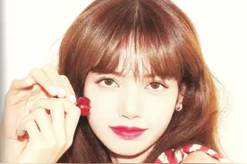LISA真是什么风格都能驾驭！小清新穿搭太适合她了，像邻家妹妹图片