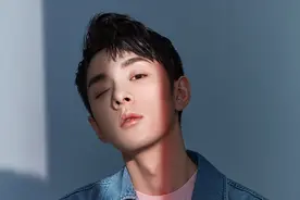 李佳琦四月刊封面,牛仔工装风连体裤清爽帅气，偶买噶get到他的颜图片