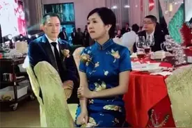 “最美丈母娘”火了，坐姿端庄如大家闺秀，网友：真的挺美的图片