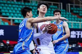 22岁广东江门仔！他还当不了易建联接班人，但也绝不是水货状元图片