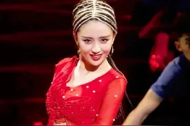 美到让人惊呼的舞蹈演员，一个被知名导演说丑，一个因合约没戏拍图片