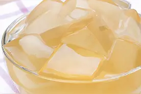 材料只需这种水果和水，就可以变成果冻图片