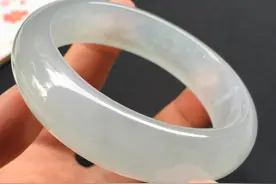 冰种晴底手镯翡翠图片