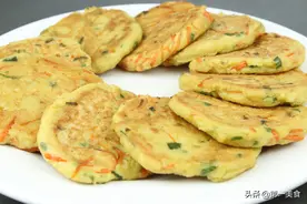 打完豆浆豆渣别浪费了，教你做豆渣煎饼，软香可口，超好吃图片