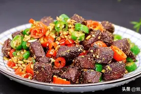 不红烧不爆炒，配上孜然粒，教你这样做牛肉，吃着更香图片