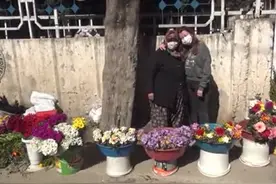 土耳其一女子谎称被牛津大学录取，妈妈在墓地卖花多年挣学费，电视台报道后谎言被揭穿 | 潇湘晨报世界观图片