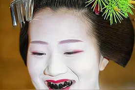 明治维新之前的日本女性，为什么要将牙齿染成黑色？图片